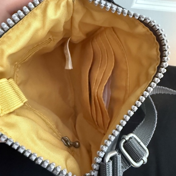 Baggallini | Gray Special Edition Tour Crossbody | NWT - Picture 2 of 4